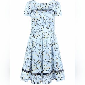 Carolina Herrera EUC Light Blue Yellow Buds Fit Flare Short Sleeve Pleats 8